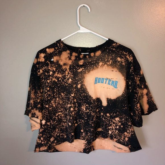 Tops - Hooters Crop Top